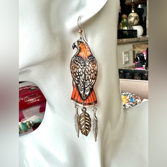 Designed and handpainted red tail hawk earrings OOAK eagle bird of prey feathers - Picture 4 of 5